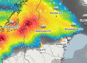 Kartbild från SMHI över Jämtlands län och delar av Norge. Ett stort färggrant fält i blått, grönt, orange och rött markerar nederbördsmängder. Det är rött och mest nederbörd vid landsgränsen kring Åre kommun och sedan orange och gult därikring och upp till Gäddede. Det följs av grönt och slutligen blått kring Östersund, Sveg och Örnsköldsvik som väntas få något mindre nederbörd.